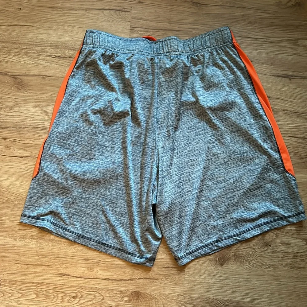 Men’s XL Fila Sport Shorts - Picture 2 of 3